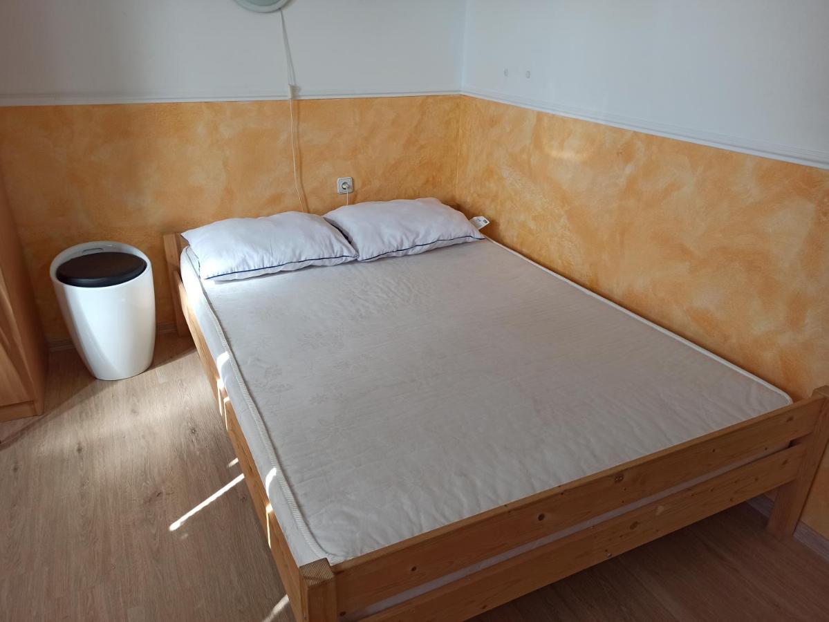Aniko Apartmanhaz Balatonfoldvar Exterior photo