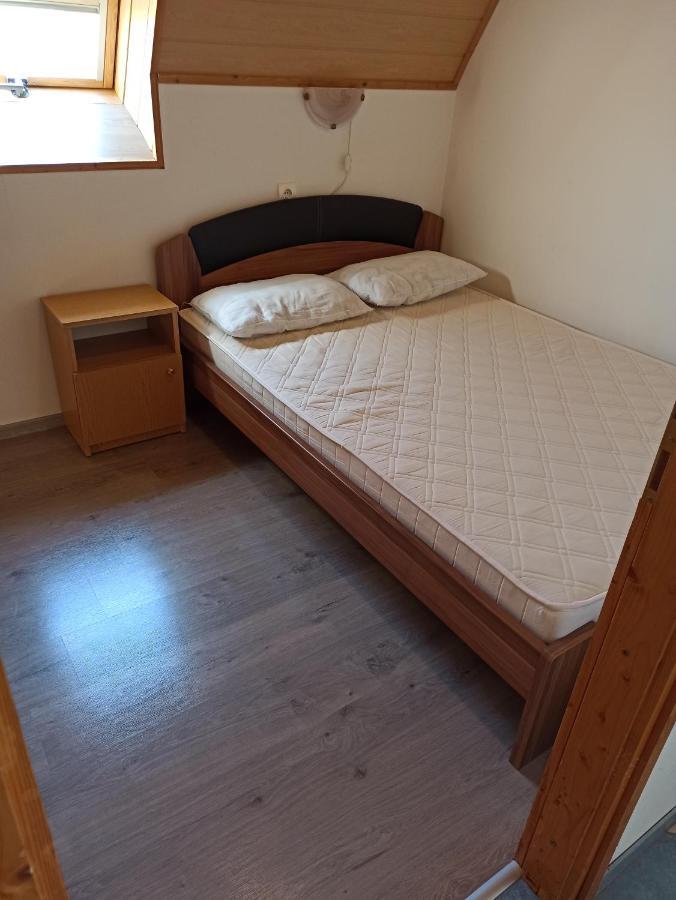 Aniko Apartmanhaz Balatonfoldvar Exterior photo