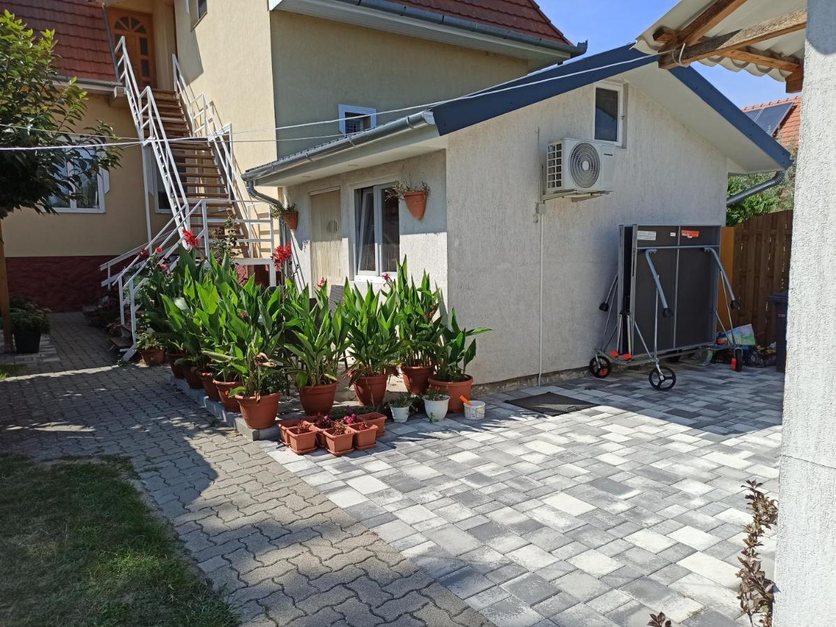 Aniko Apartmanhaz Balatonfoldvar Exterior photo