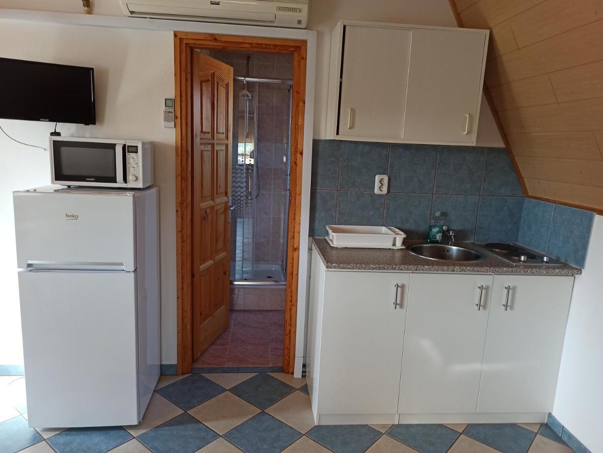Aniko Apartmanhaz Balatonfoldvar Exterior photo