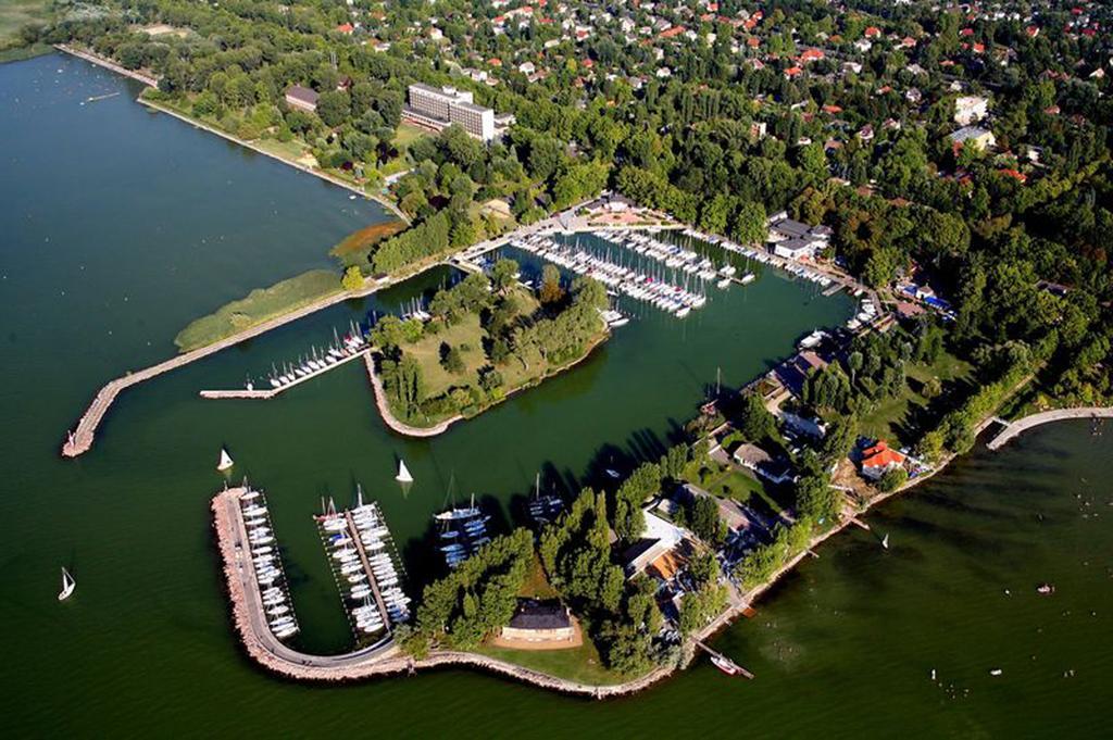Aniko Apartmanhaz Balatonfoldvar Exterior photo