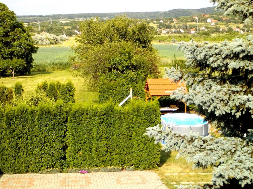 Aniko Apartmanhaz Balatonfoldvar Exterior photo